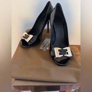 Gucci Authenticated Elegant Black Peep-Toe Heels with Gold Buckle Size 36
